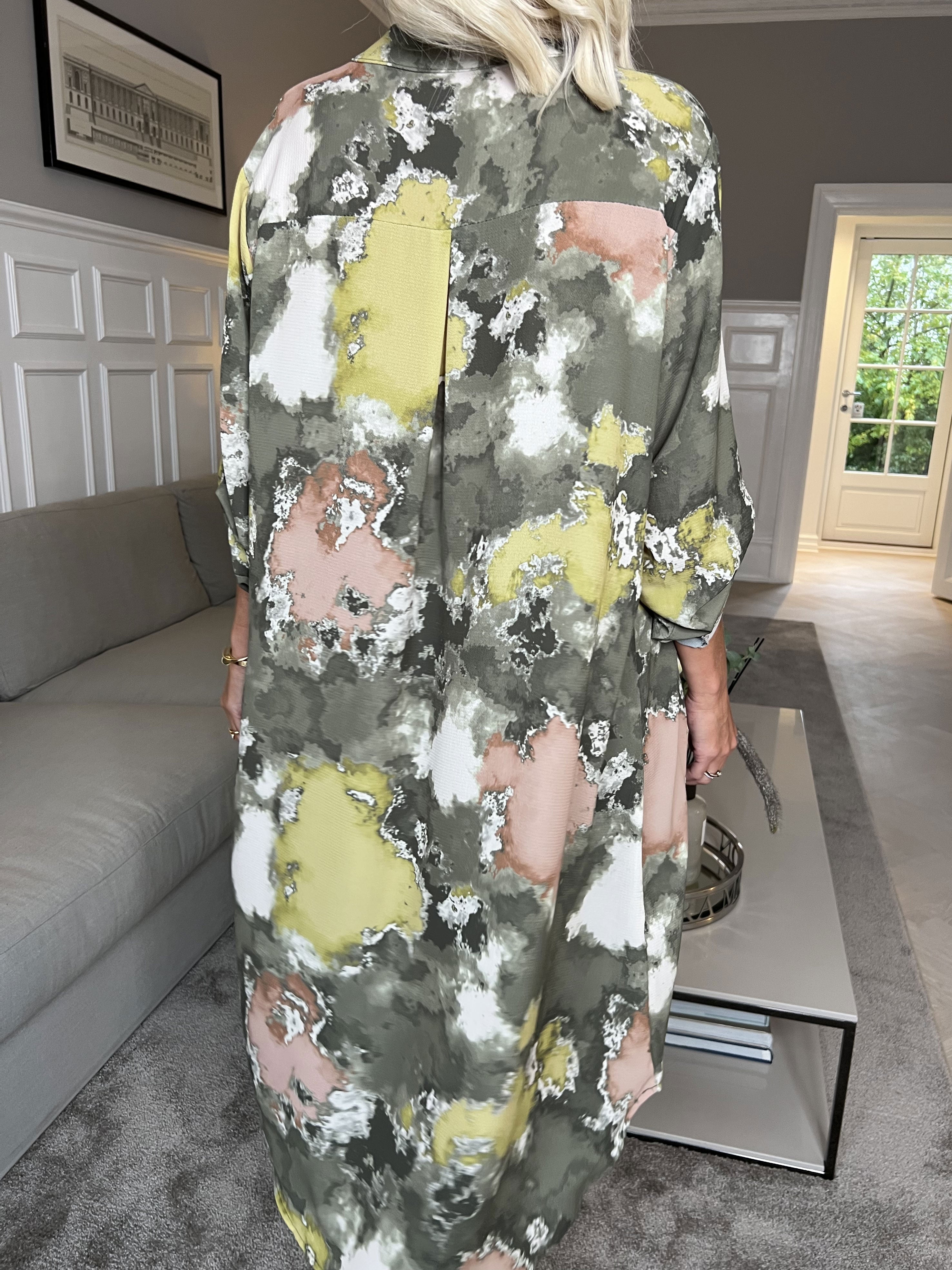 Vanesa Batik Long - Lätt och luftig mönstrad klänning